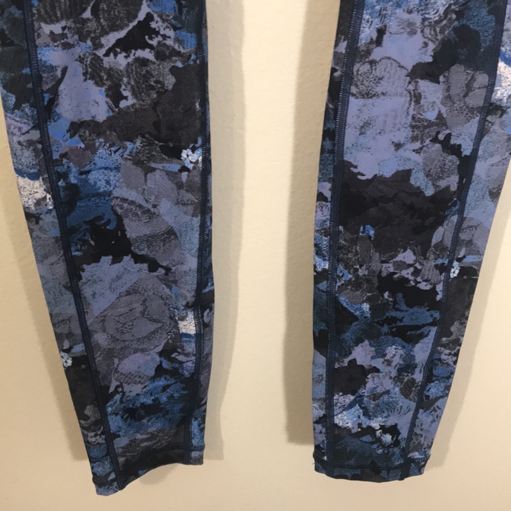 EUC LuluLemon Patterned‎ Leggings - Picture 3 of 7